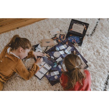 L'Enquête par Courrier - L'Espace - Éditions - Jeux de société - En Cavale