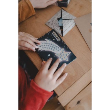 L'Enquête par Courrier - L'Espace - Éditions - Jeux de société - En Cavale